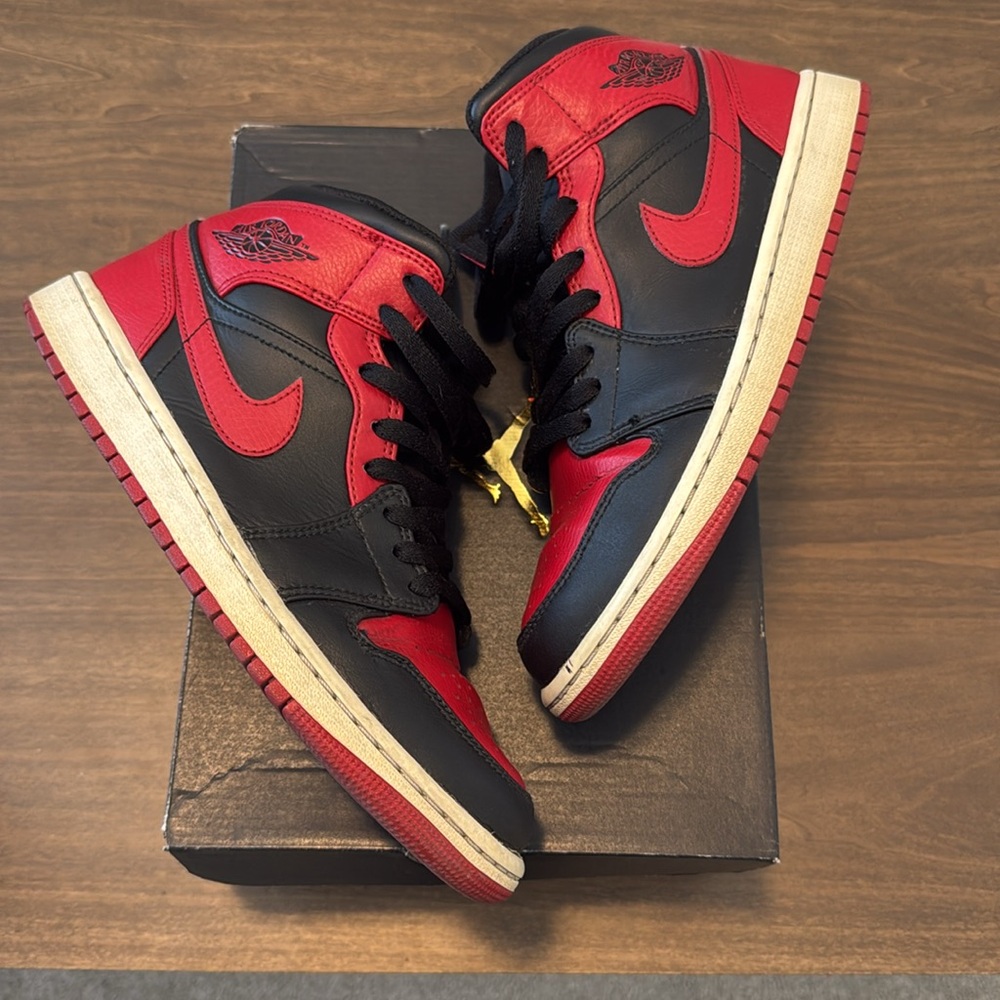 Jordan 1 Mid (Banned) (2020)